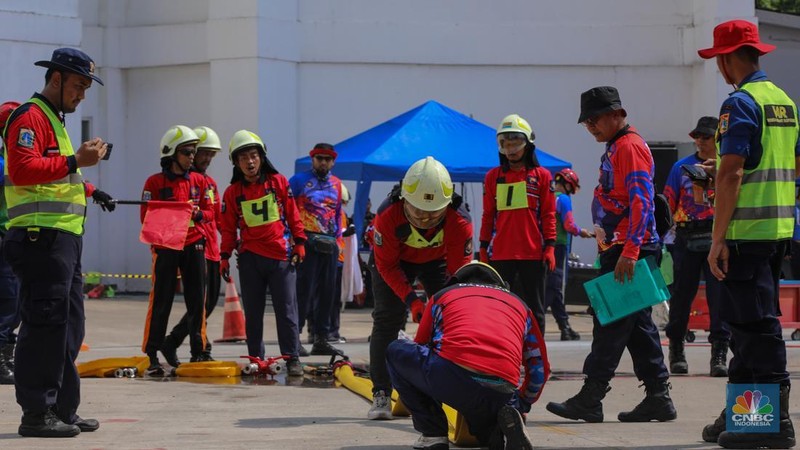 Gubernur DKI Jakarta Pramono Anung saat menghadiri pembukan acara Jakarta Fire Safety Challenge 2025 di Kantor Dinas Penanggulangan Kebakaran dan Penyelamatan (Gulkarmat) Provinsi DKI Jakarta, Senin (15/9/2025).  (CNBC Indonesia/Faisal Rahman)