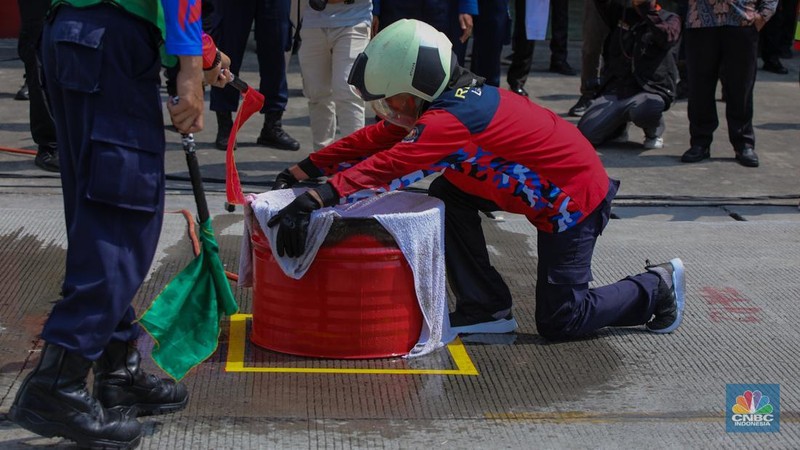 Gubernur DKI Jakarta Pramono Anung saat menghadiri pembukan acara Jakarta Fire Safety Challenge 2025 di Kantor Dinas Penanggulangan Kebakaran dan Penyelamatan (Gulkarmat) Provinsi DKI Jakarta, Senin (15/9/2025).  (CNBC Indonesia/Faisal Rahman)