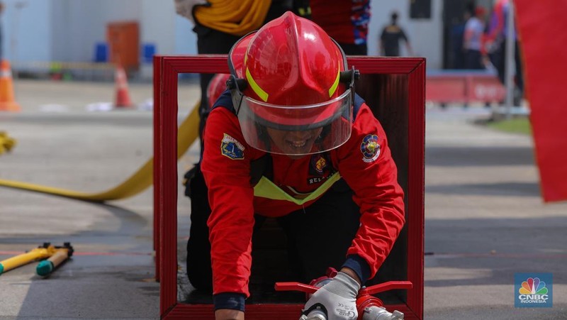 Gubernur DKI Jakarta Pramono Anung saat menghadiri pembukan acara Jakarta Fire Safety Challenge 2025 di Kantor Dinas Penanggulangan Kebakaran dan Penyelamatan (Gulkarmat) Provinsi DKI Jakarta, Senin (15/9/2025).  (CNBC Indonesia/Faisal Rahman)