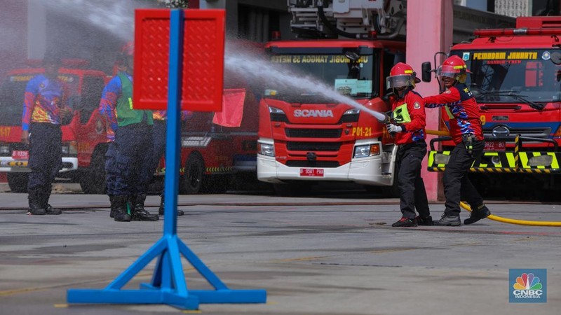 Gubernur DKI Jakarta Pramono Anung saat menghadiri pembukan acara Jakarta Fire Safety Challenge 2025 di Kantor Dinas Penanggulangan Kebakaran dan Penyelamatan (Gulkarmat) Provinsi DKI Jakarta, Senin (15/9/2025).  (CNBC Indonesia/Faisal Rahman)