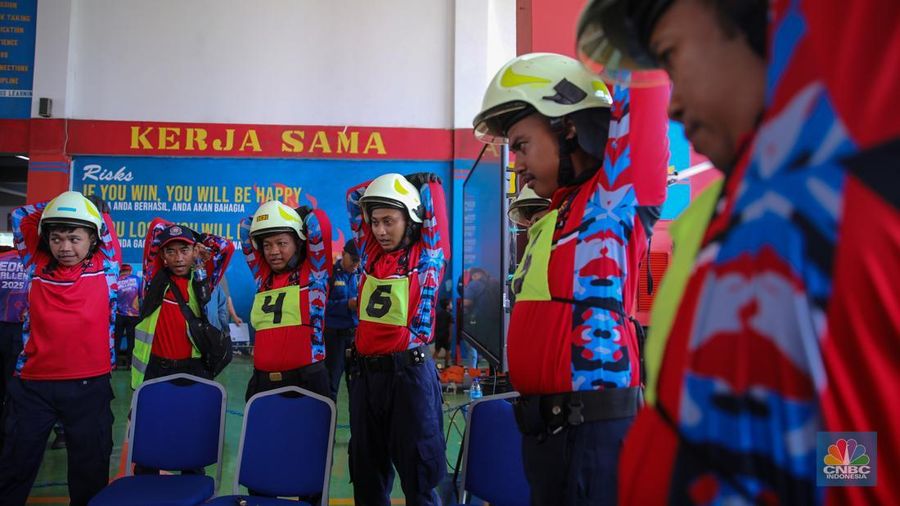 Gubernur DKI Jakarta Pramono Anung saat menghadiri pembukan acara Jakarta Fire Safety Challenge 2025 di Kantor Dinas Penanggulangan Kebakaran dan Penyelamatan (Gulkarmat) Provinsi DKI Jakarta, Senin (15/9/2025).  (CNBC Indonesia/Faisal Rahman)
