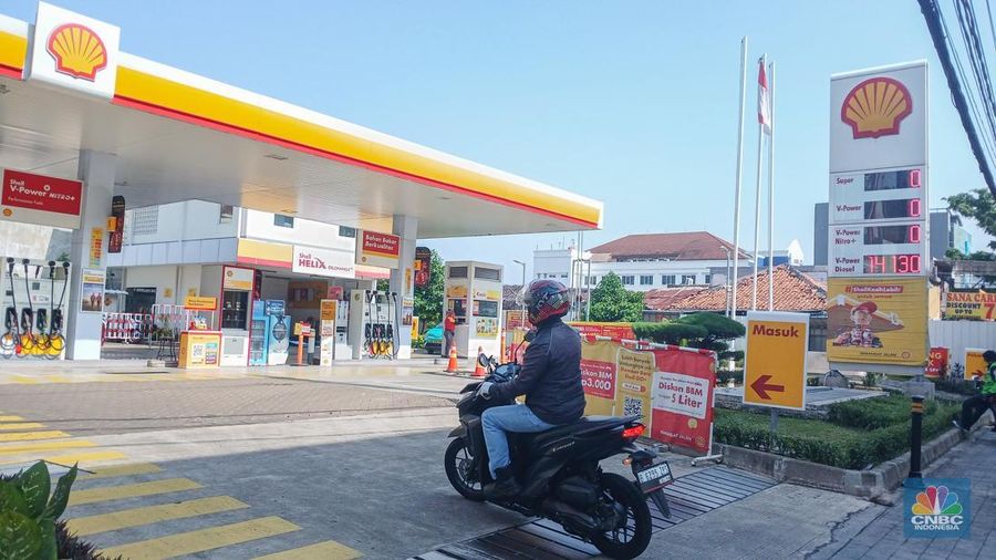 Stok BBM di SPBU Shell di Jl. H. Nawi. Jakarta Selatan, kosong pada Senin (15/9/2025). (CNBC Indonesia/Tri Susilo)