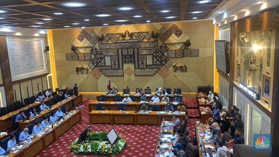 Suasana Rapat Kerja Komisi IX DPR dengan Kementerian Kesehatan di ruang rapat Komisi IX DPR, Gedung DPR, Senayan, Jakarta Pusat, Senin (15/9/2025). (CNBC Indonesia/Fergi Nadira)