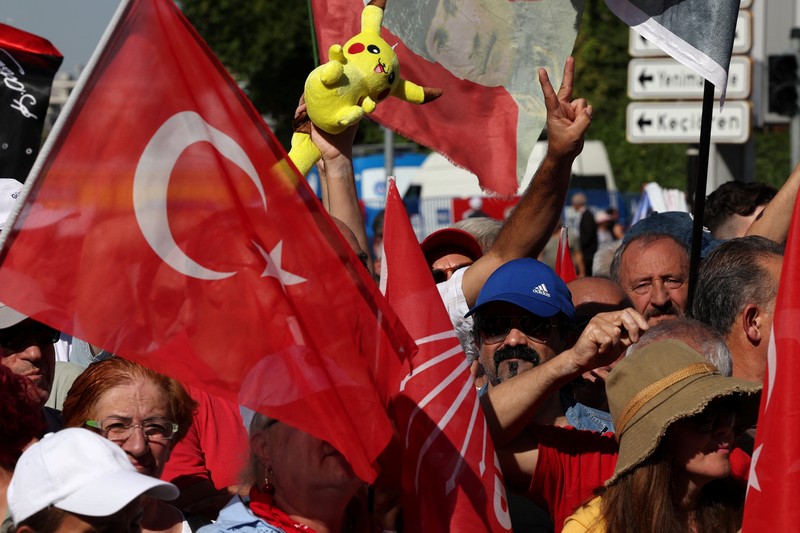 Supporters of main opposition Republican People's Party (CHP) attend a rally, a day before a court is set to rule on whether to annul the party's last general congress and unseat its leader Ozgur Ozel, in Ankara, Turkey, September 14, 2025. REUTERS/Umit Bektas