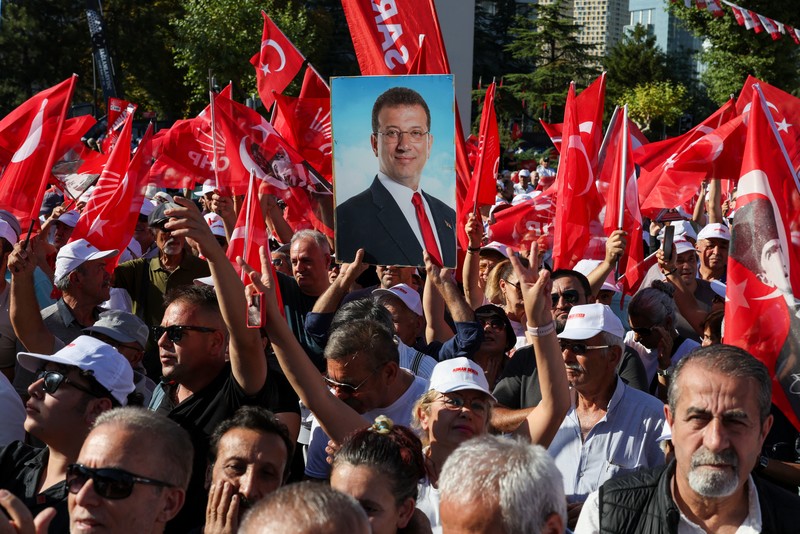 Supporters of main opposition Republican People's Party (CHP) attend a rally, a day before a court is set to rule on whether to annul the party's last general congress and unseat its leader Ozgur Ozel, in Ankara, Turkey, September 14, 2025. REUTERS/Umit Bektas