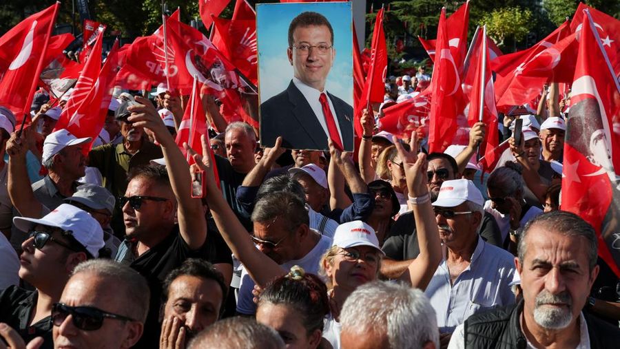 Supporters of main opposition Republican People's Party (CHP) attend a rally, a day before a court is set to rule on whether to annul the party's last general congress and unseat its leader Ozgur Ozel, in Ankara, Turkey, September 14, 2025. REUTERS/Umit Bektas