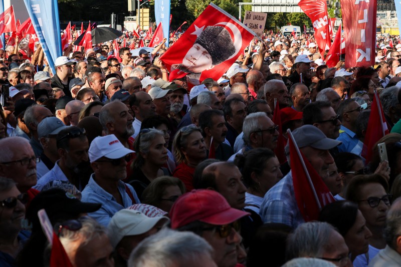 Supporters of main opposition Republican People's Party (CHP) attend a rally, a day before a court is set to rule on whether to annul the party's last general congress and unseat its leader Ozgur Ozel, in Ankara, Turkey, September 14, 2025. REUTERS/Umit Bektas