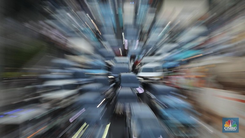 Uji coba penggunaan satu lajur paling kiri di Gerbang Tol Fatmawati 2 secara gratis untuk mengurai kemacetan dari Jalan TB Simatupang hingga sekitar Stasiun MRT Fatmawati, Senin (15/9/2025). (CNBC Indonesia/Tri Susilo)