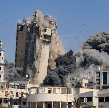 Momen Keruntuhan Gedung Tinggi Terakhir Gaza, Dihancur Total Israel