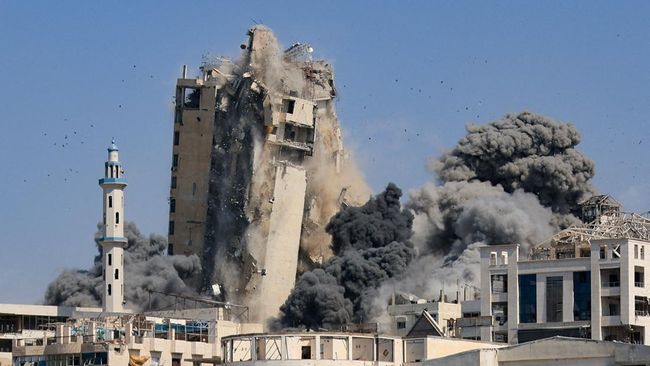 Momen Keruntuhan Gedung Tinggi Terakhir Gaza, Dihancur Total Israel