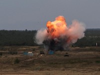 Awas PD3! Militer Rusia Unjuk Gigi di Belarus Lewat Jet Tempur & Rudal