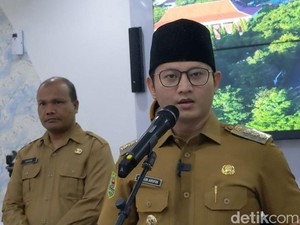 Umrah Saat Gejolak Timur Tengah, Kepulangan Bupati Trenggalek Tertunda