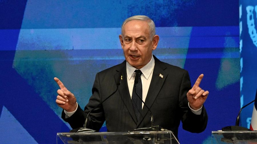 Perdana Menteri Israel Benjamin Netanyahu berpidato pada acara pembukaan delegasi bipartisan legislator Amerika terbesar yang pernah ada untuk Israel di Kementerian Luar Negeri di Yerusalem pada Senin, 15 September 2025. Debbie Hill/Pool via REUTERS