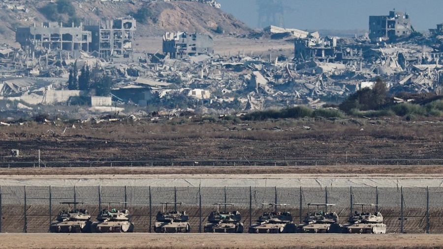 Smoke rises from Gaza after an explosion, as seen from the Israeli side of the border, September 16, 2025. REUTERS/Amir Cohen