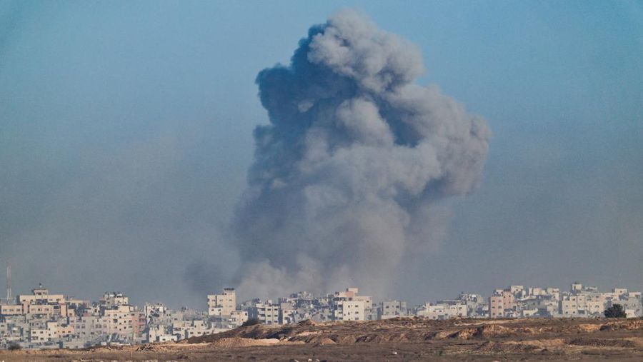 Smoke rises from Gaza after an explosion, as seen from the Israeli side of the border, September 16, 2025. REUTERS/Amir Cohen