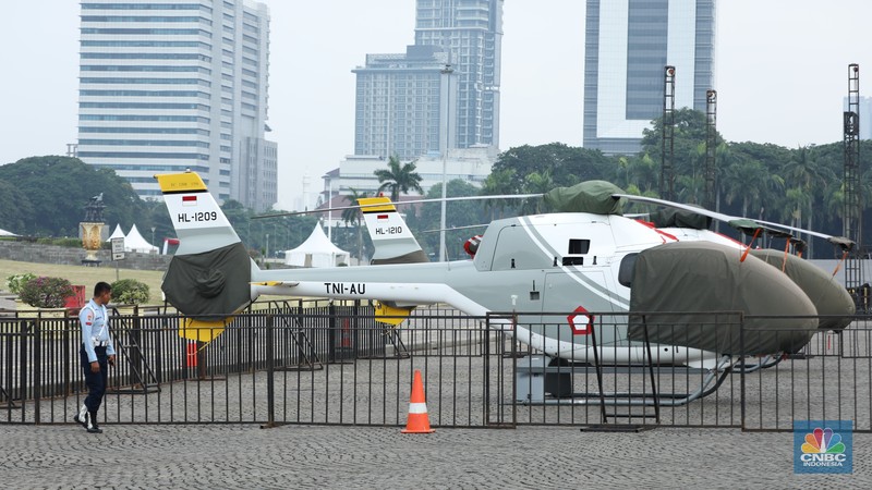 Jelang HUT ke 80, Alutsista Tiga Matra Terpakir di Kawasan Monas. (CNBC Indonesia/Tri Susilo)