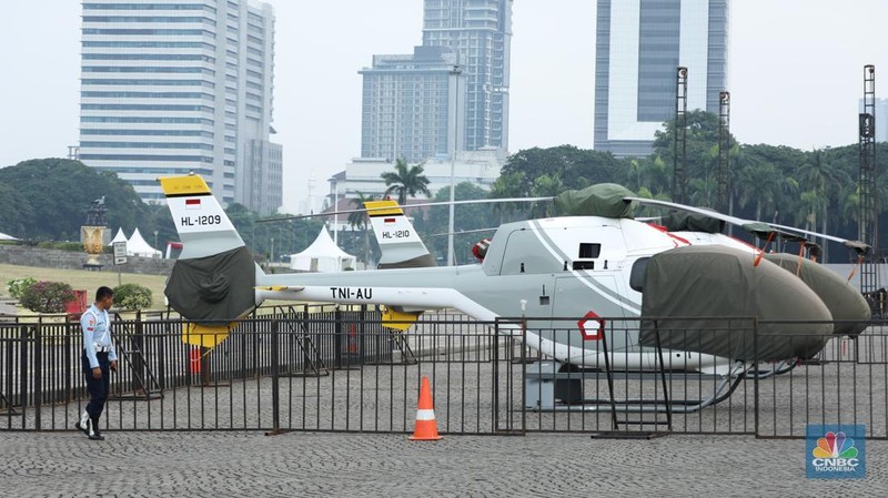 Jelang HUT ke 80, Alutsista Tiga Matra Terpakir di Kawasan Monas. (CNBC Indonesia/Tri Susilo)