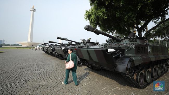 Deretan Tank-Tank TNI Standby di Monas, Ada Apa?