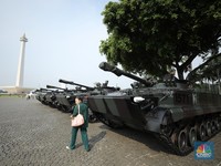 Deretan Tank-Tank TNI Standby di Monas, Ada Apa?