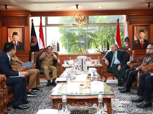 Mendagri & CIO Danantara Bahas Penguatan Pendidikan-Pengelolaan Sampah