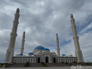 Melihat Republic Kazakhstan Grand Mosque, Masjid Terbesar di Asia Tengah