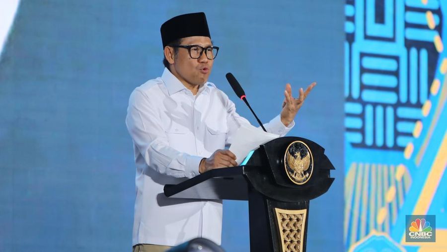 Menteri Koordinator Bidang Pemberdayaan Masyarakat (Menko PM) Muhaimin Iskandar menyampaikan arahan saat menghadiri acara Festival Kemudahan dan Perlindungan Usaha Mikro di GOR Tambora Politeknik Pariwisata, Kab. Lombok Tengah, Nusa Tenggara Barat (N