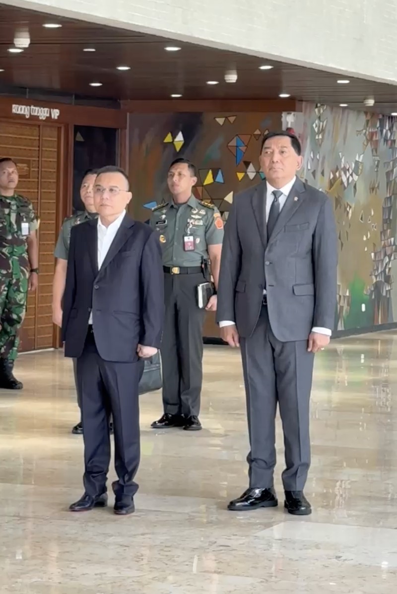 Menteri Pertahanan Sjafrie sjamsoeddin dan Wakil Ketua DPR RI Sufmi Dasco. (Tangkapan Layar)