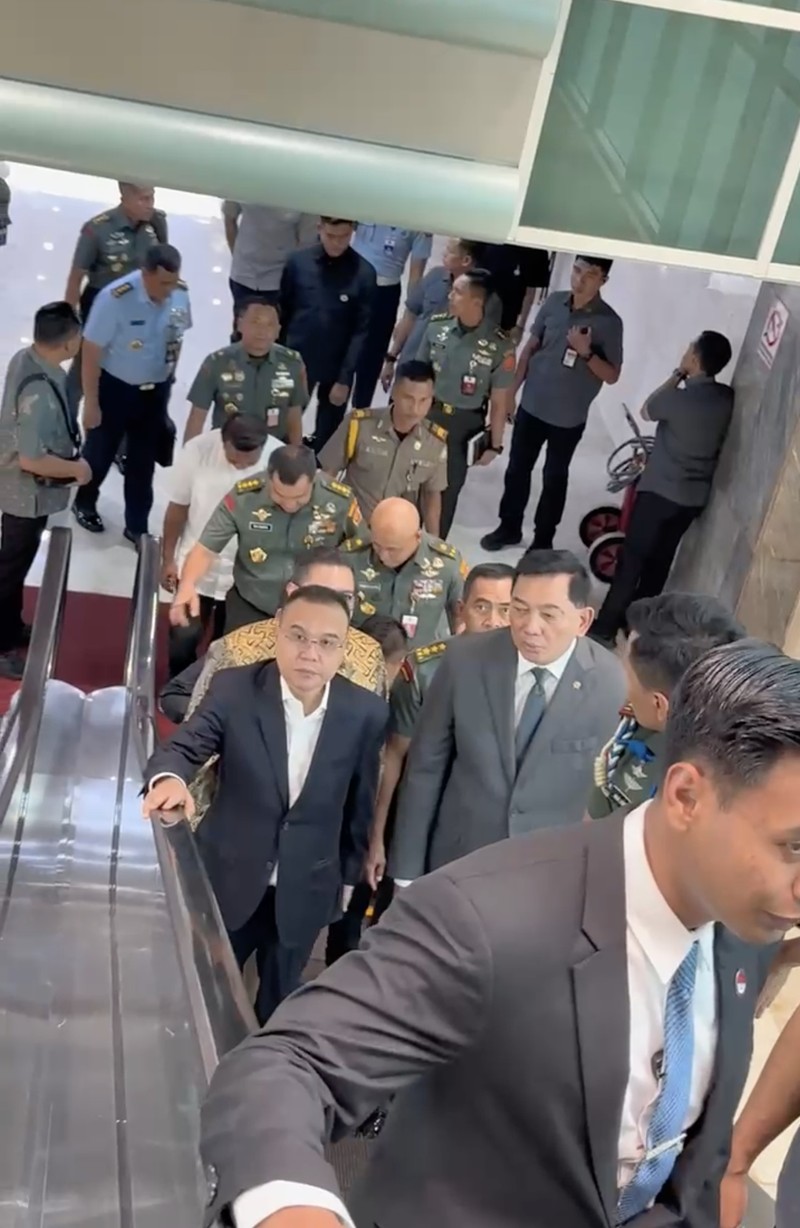 Menteri Pertahanan Sjafrie sjamsoeddin dan Wakil Ketua DPR RI Sufmi Dasco. (Tangkapan Layar)