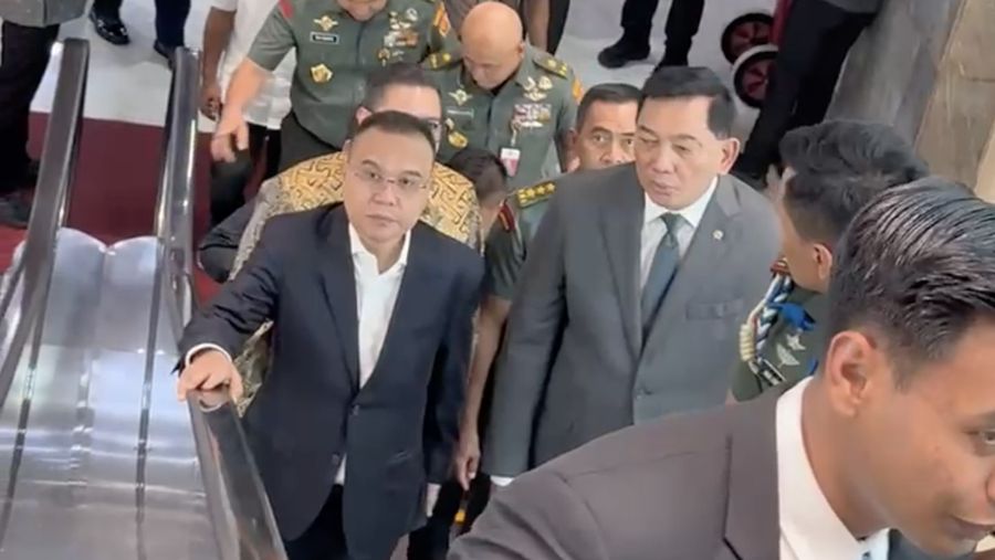 Menteri Pertahanan Sjafrie sjamsoeddin dan Wakil Ketua DPR RI Sufmi Dasco. (Tangkapan Layar) Menteri Pertahanan Sjafrie sjamsoeddin dan Wakil Ketua DPR RI Sufmi Dasco. (Tangkapan Layar)
