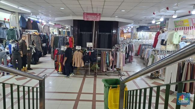 Ini Dia Baju Impor China di Tanah Abang yang 'Bunuh' Produk Lokal