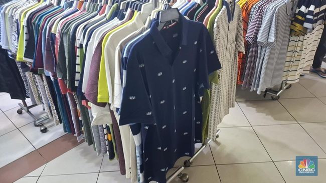Baju Impor China Banjir di Pasar Tanah Abang, Harganya Bikin Kaget