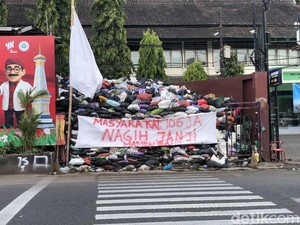 Hasto Bagi-bagi Ember buat Pilah Sampah di Jogja, Pakar UKDW Beri Saran Ini