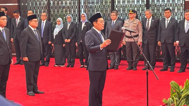Resmi Dilantik Jadi Sekjen ESDM, Ini Profil Ahmad Erani Yustika