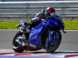Komentar Alex Rins soal Mesin V4 Baru Yamaha M1