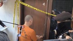 Momen Horor Saat Rekonstruksi Alvi Mutilasi Tiara di Kosnya