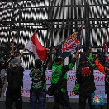 Potret Demo Ojol 17 September di DPR, Begini Tuntutannya