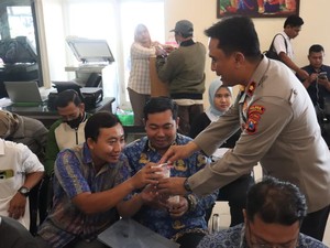100 Bubur Kacang Hijau Dibagikan di MPP Polres Mojokerto Kota