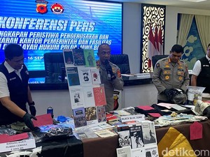Daftar Barang Bukti Demo Bandung: Dari Motor, Laptop, hingga Bom Molotov