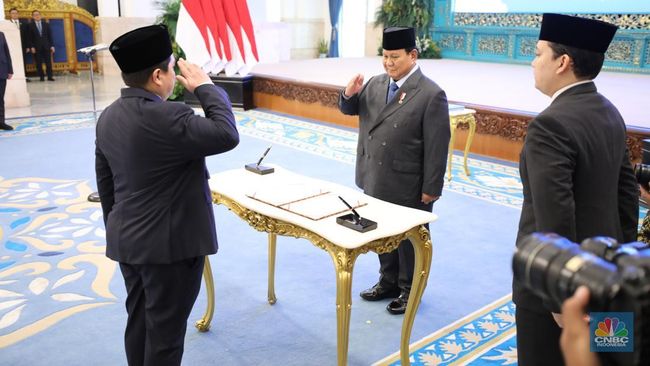 Di Balik Keputusan Prabowo Melakukan Reshuffle Menpora