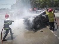 Update Demo RI Nular ke Tetangga, 2000 Massa Serbu Jalan-Mobil Dibakar