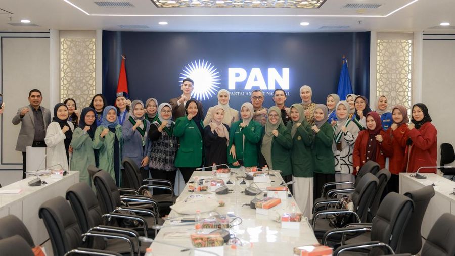 Fraksi Partai Amanat Nasional (PAN) DPR RI menerima audiensi dari sejumlah organisasi perempuan dan mahasiswa, antara lain Himi Persis, Kohati PB HMI, Bidang Perempuan Himmah (Al-Wasilah), Bidang Perempuan PP KAMMI, GEMMA Wati, GMKI, KOPRI PMII, IMM, dan SEMMI. (Dok: PAN)