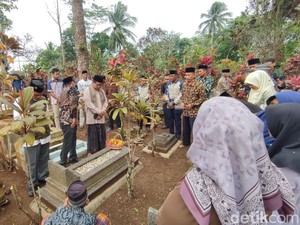 4 Tradisi Unik Lebaran di Jabar: Ngapungkeun Balon hingga Kupat Sumpi