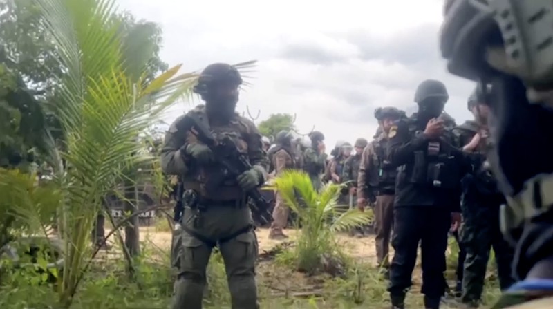 Ketegangan kembali meningkat di perbatasan Thailand–Kamboja setelah polisi Thailand menembakkan gas air mata dan peluru karet ke arah warga sipil Kamboja pada Rabu (17/9/2025). (Tangkapan Layar Video Reuters/AKP)