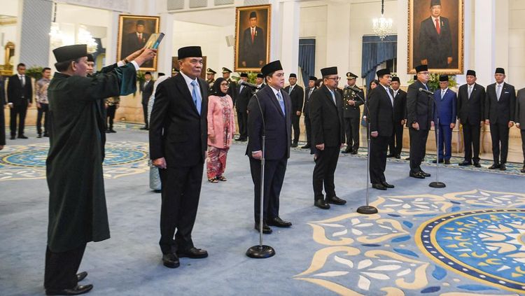 Momen Prabowo Lantik Sejumlah Menteri, Erick Thohir Jadi Menpora