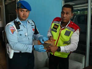 Personel TNI AU-Avsec Gagalkan Penyelundupan 4,2 Kg Ganja di Bandara SIM