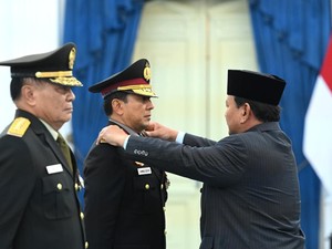 Prabowo Beri Pangkat Jenderal Kehormatan ke Djamari dan Ahmad Dofiri