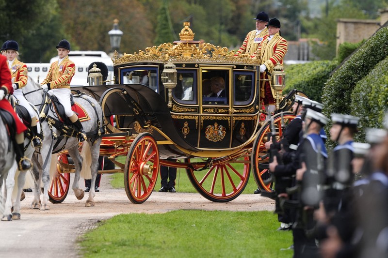Presiden Donald Trump dan Raja Inggris Charles III meninjau Penjaga Kehormatan setelah kedatangan di Kastil Windsor di Windsor, Inggris, 17 September 2025. Presiden Donald Trump dan Raja Inggris Charles III meninjau Penjaga Kehormatan setelah kedatangan di Kastil Windsor di Windsor, Inggris, 17 September 2025. (Kirsty Wigglesworth/Pool via REUTERS)