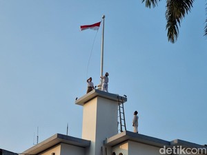 Siapa Pemuda Perobek Bendera Belanda di Hotel Yamato Surabaya?