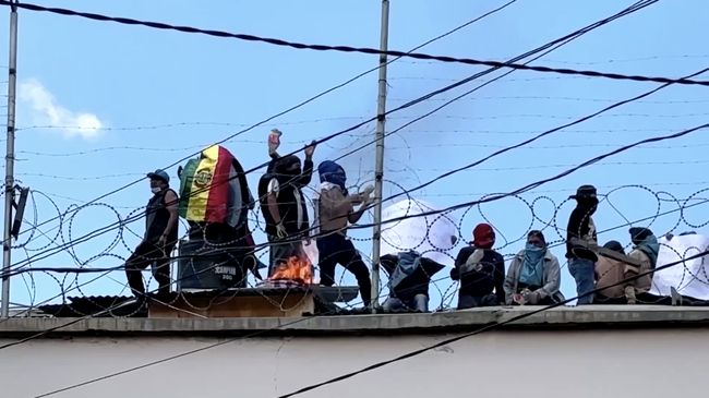 Kelaparan 6 Bulan, Ramai-ramai Napi Ngamuk di Atap Penjara