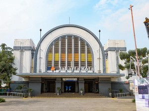 Stasiun Jakarta Kota: Dari Warisan Kolonial ke Nadi Transportasi Modern